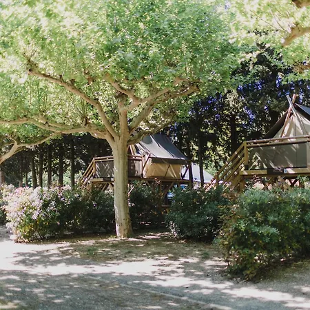 Porte Des Alpilles By M.a Destination Glamping Saint-Étienne-du-Grès